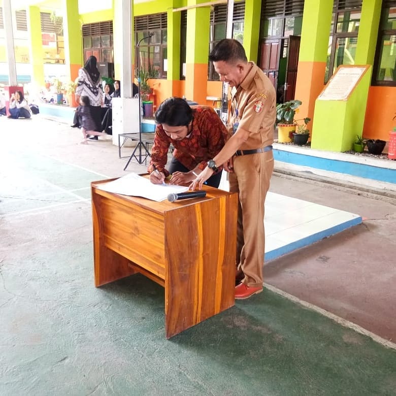 Pendandatanganan MoU PT Lisar International Networksing dengan SMPN 1 Sengkang